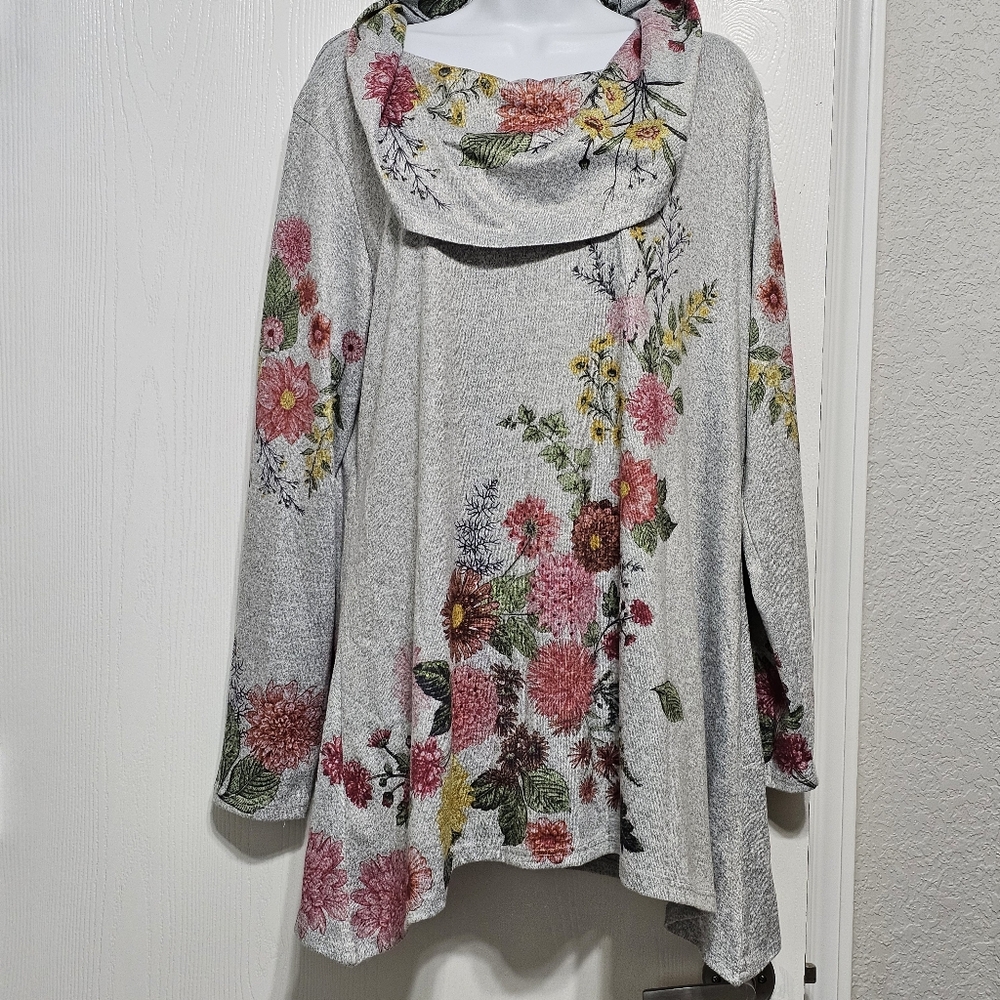 Cactus Pearl Cowl Neck Floral Print Gray Top XXL